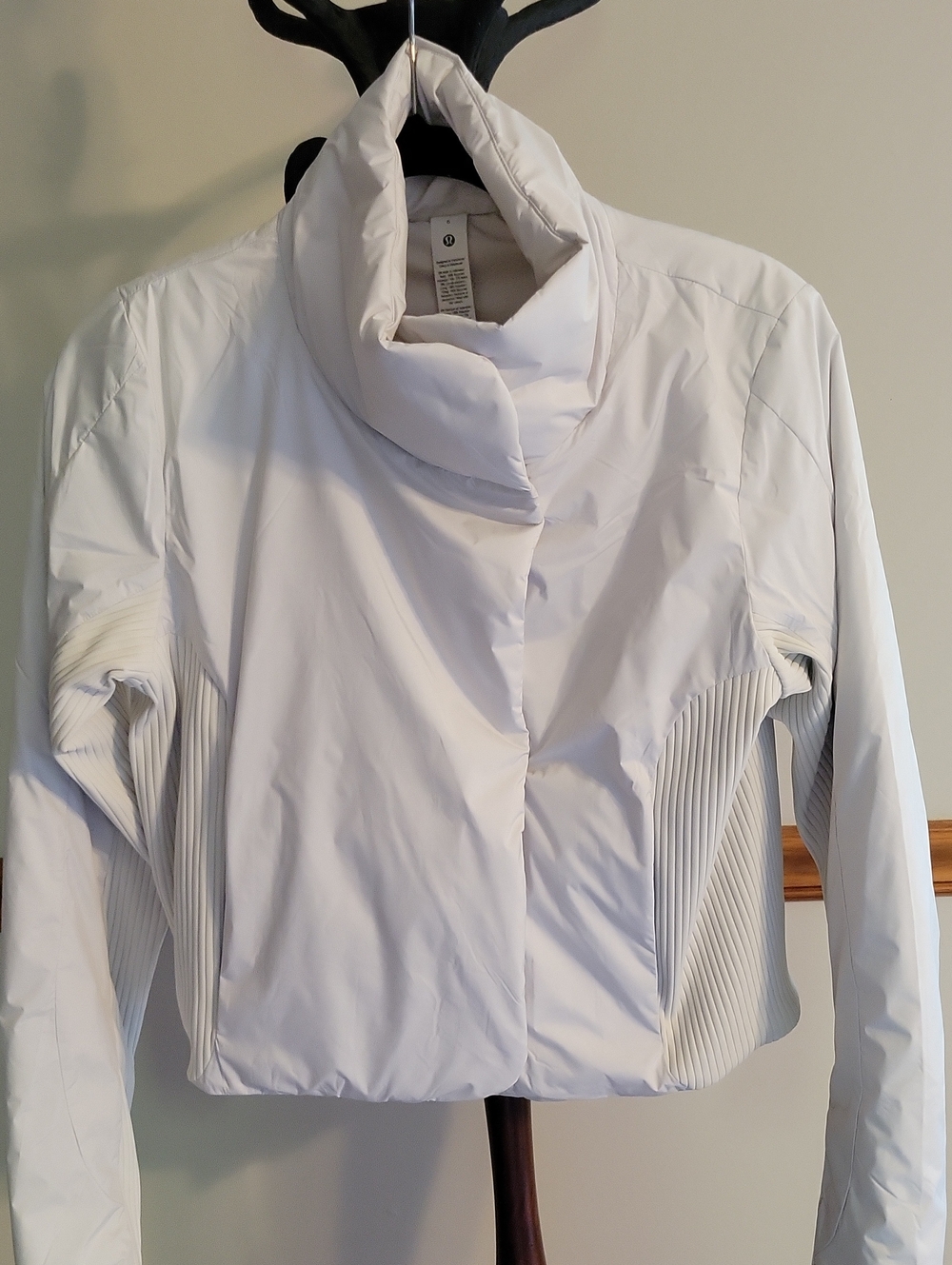 lululemon Sleek City Jacket Water Repellent Insulated Light Ivory Size 6